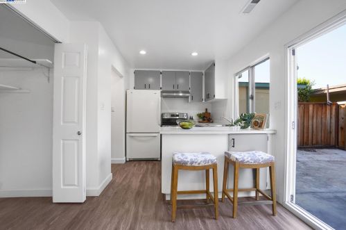 2705 Arf Ave, Hayward, CA 94545-4029