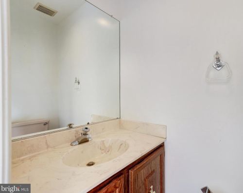 7722 Bristol Sq Ct, Springfield VA  22153-3120 exterior