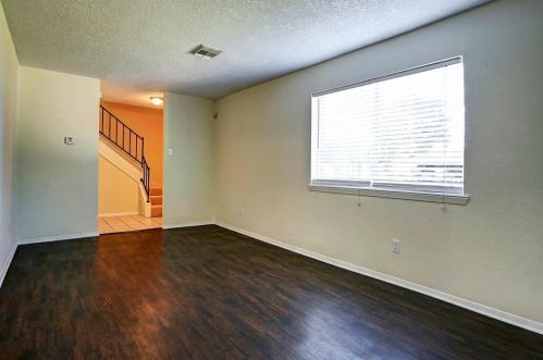 9908 Hummingbird St, Morgans Point, TX 77571-2524