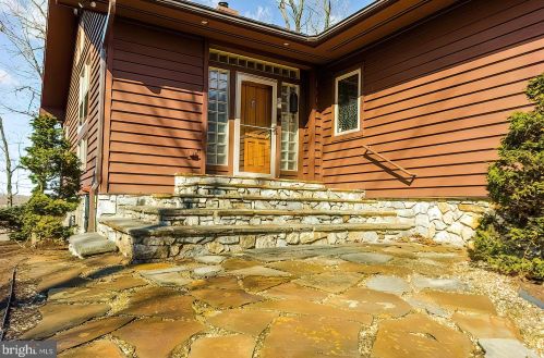 515 Belvedere Ct, Falling Waters, WV 25419-4286