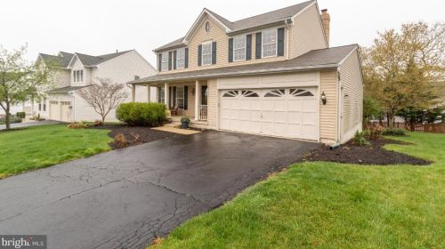 706 Randi Dr, Leesburg, VA 20175-8980
