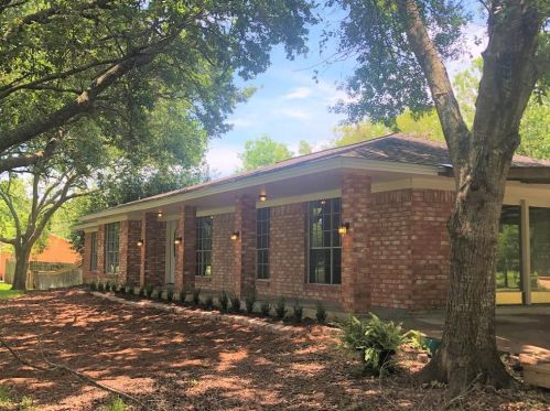 305 County Road 893, Angleton TX  77515-9489 exterior