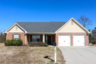 107 Etowah Ct, Calhoun, GA 30701-5418