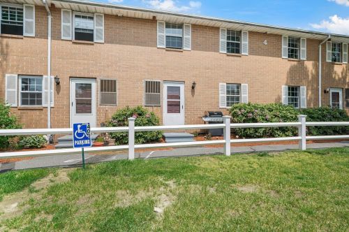 407 Elmwood Dr, Hudson NH  03051-3242 exterior