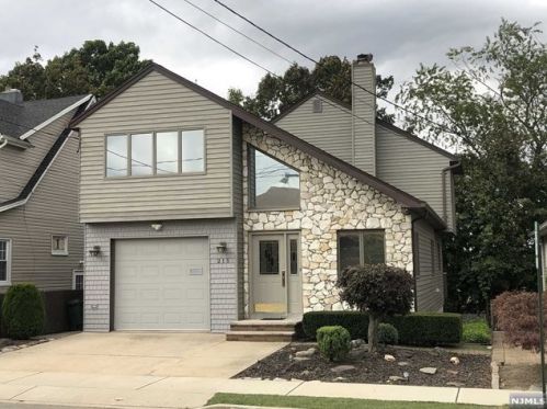 215 12th St, Wood-Ridge, NJ 07075-1526