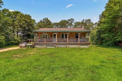 164 Buckeye Brook Rd, Charlestown, RI 02813-2734