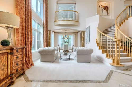 6555 Riviera Way, Aurora, CO 80016-2688