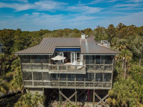 331 Pelican Flight Dr, Isle Of Palms, SC 29451-9411
