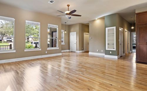 6935 Chinook Dr, Austin TX  78736-1804 exterior