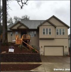 810 Pioneer Dr, Silverton, OR 97381-8729