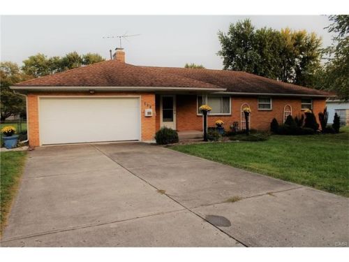 221 Green Vista Dr, Enon, OH 45323-1662