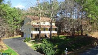 28 Spruce Ct, Burnleys, VA 22923-8570