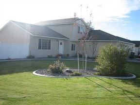 8212 Snoqualmie Dr, Pasco, WA 99301-6775