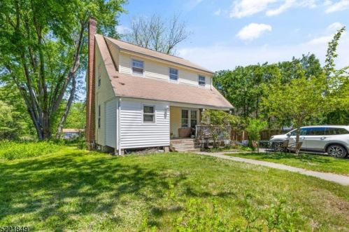 6 Clover Pl, Dover, NJ 07803-3104