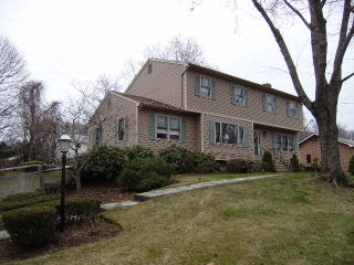 14 Wildflower Dr, Milford, CT 06460-2855