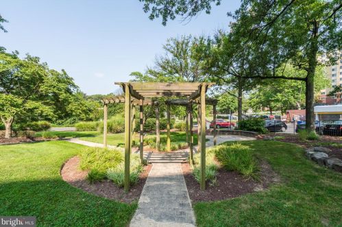 7333 New Hampshire Ave, Silver Spring MD  20912-6958 exterior