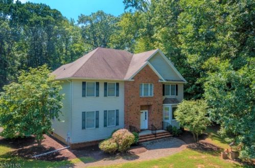 31 Lance Rd, Lebanon, NJ 08833-5007