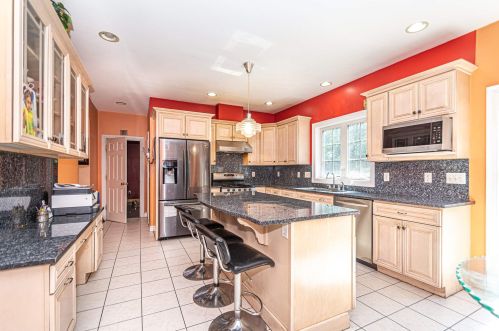 57 Tanglewood Dr, Nashua, NH 03062-1044
