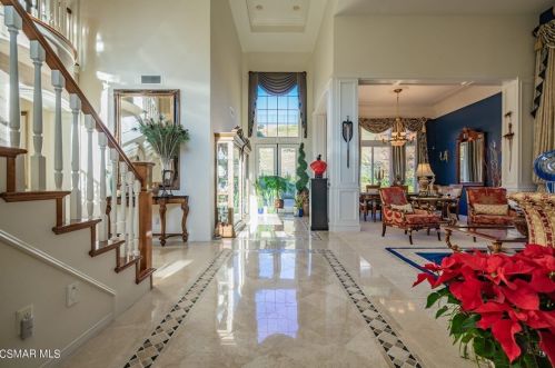 376 Sycamore Grove St, Simi Valley, CA 93065-7343