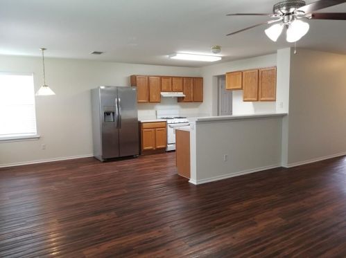 891 Goldenrod St, Uhland TX  78640-5458 exterior