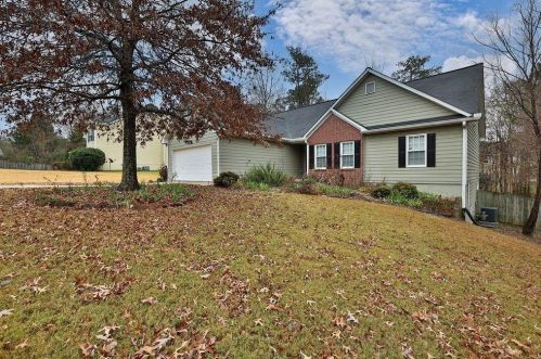 320 Pebblestone Dr, Loganville, GA 30052-5415