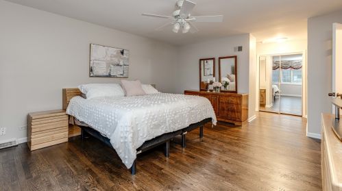 1020 Summit Dr, Bannockburn IL  60015-1823 exterior