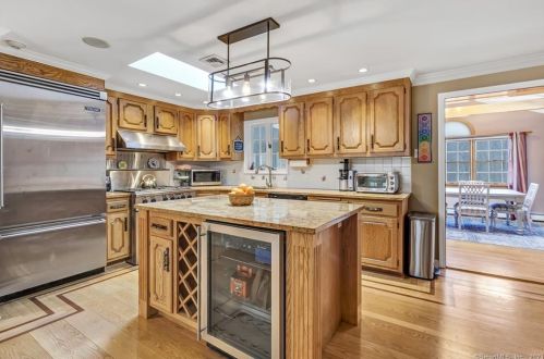 23 Treeland Rd, Huntington CT  06484-2730 exterior