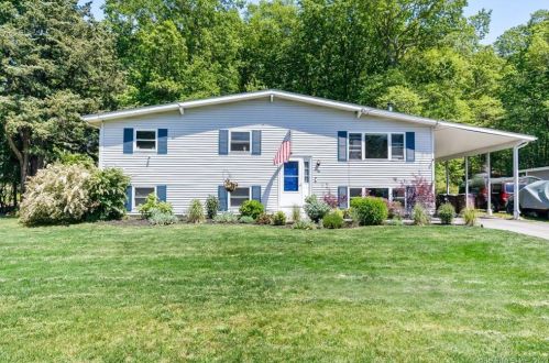58 Carriage Hill Dr, Niantic, CT 06357-1302