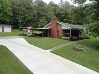 4596 Rock Creek Rd, Tullahoma, TN 37388-6058