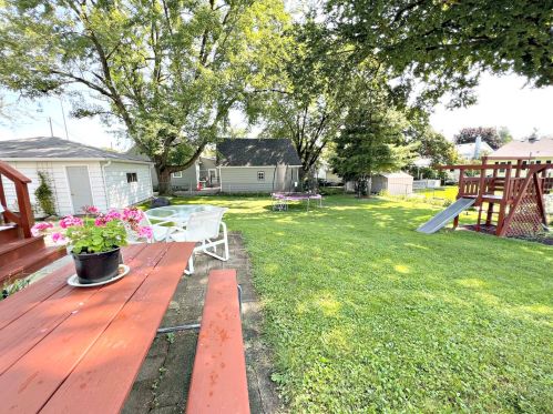 519 Forrest Ave, Bull Valley, IL 60098-3733