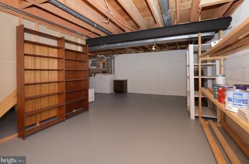 7099 Game Lord Dr, Springfield VA  22153-1312 exterior