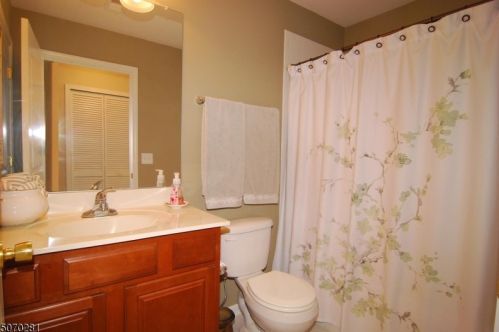33 Junegrass Way, Hackettstown NJ  07840-4539 exterior