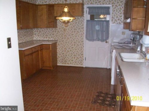 1702 Buttercup Rd, Lancaster PA  17602-3904 exterior