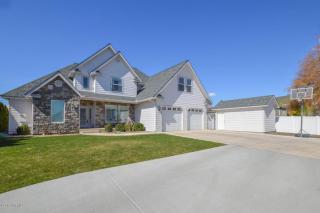 12 95th Pl, Yakima, WA 98908-8772