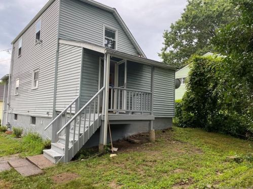15 Saville St, Windsor CT  06095-4450 exterior