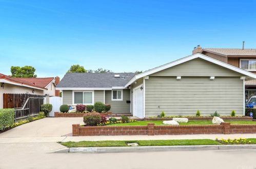 4673 Hazelnut Ave, Seal Beach, CA 90740-2919