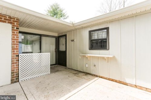 173 Valleybrook Dr, Lancaster PA  17601-4619 exterior