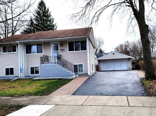1027 Beverly Dr, Wheeling, IL 60090-3913