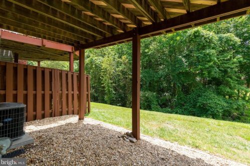 8725 Stone Hill Pl, Springfield VA  22153-1718 exterior