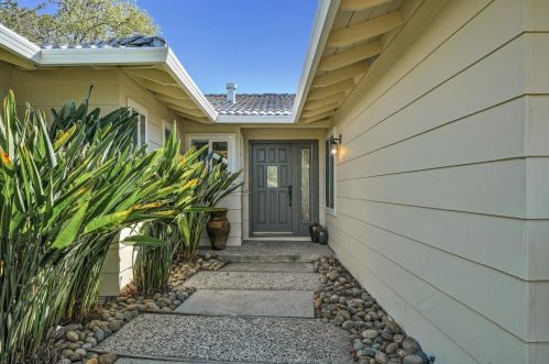 16100 Blossom Hill Rd, Los Gatos, CA 95032-4811