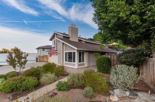 9215 Palomino Ridge Dr, Lakeside, CA 92040-5811