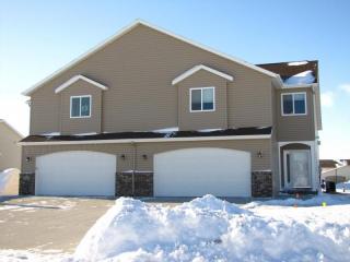 3617 Taylor St, Fargo, ND 58104-7589