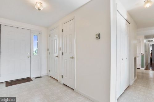 95 Tulip Ct, Falling Waters, WV 25419-3984