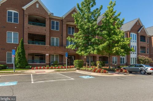 7065 Heritage Hunt Dr, Gainesville, VA 20155-3152