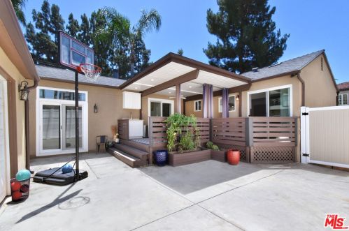 14609 Albers St, Van Nuys CA  91411-3711 exterior