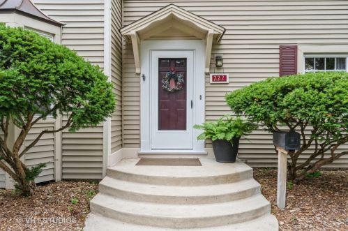 222 Division St, Itasca, IL 60143-1824