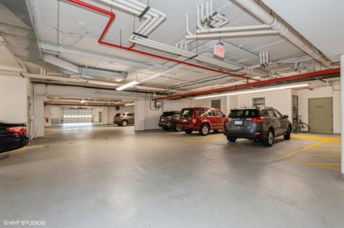 6815 Milwaukee Ave, Niles IL  60714-4419 exterior