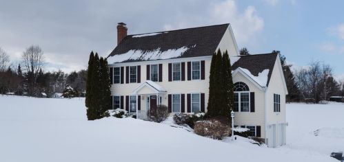 3 Autumn Ln, Stratham, NH 03885-2583