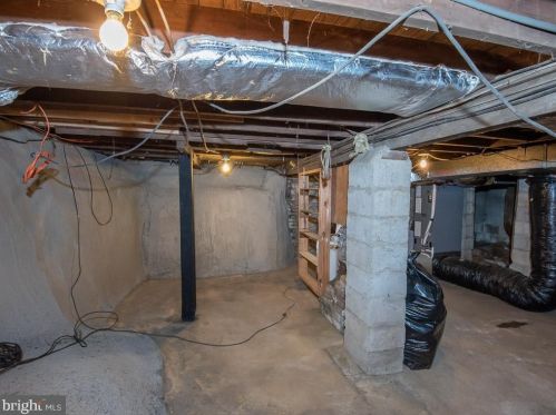 2122 Millcreek Rd, Lancaster PA  17602-4749 exterior