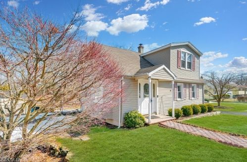 90 Grand Ave, Cedar Knolls, NJ 07927-1417
